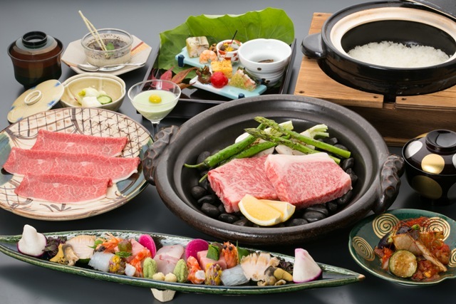 紗々羅 ☆特別室☆露天風呂付和洋室「月の湯舟」お部屋食【特別室料理】