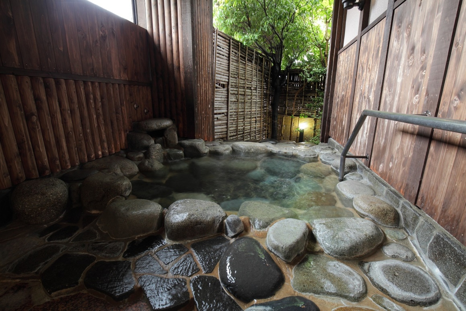 紗々羅 【お部屋食】♪♪♪　月のセレナーデ　♪♪♪　飛騨牛料理は２品からチョイス ＜カクテル＆貸切露天付＞