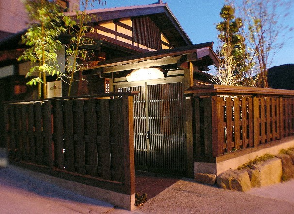 紗々羅 古木で造られた【離れ】ゆらり・・・ふたつの露天風呂(岩と大木)★贅沢な時間を…〔個室食事処〕