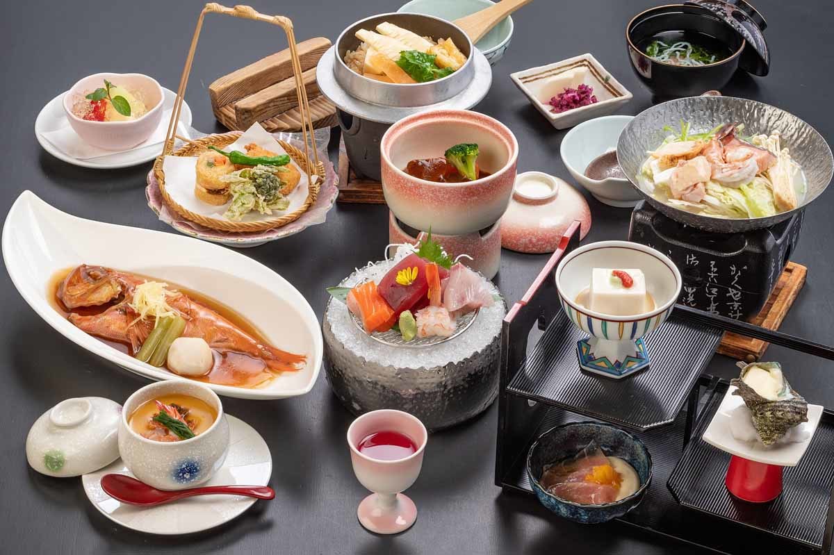 ニューウェルシティ湯河原 【ブランド品種「常陸秋そば」＋天ぷら昼食付き】夕食は当館一番人気の四季コース♪　(1泊3食付)