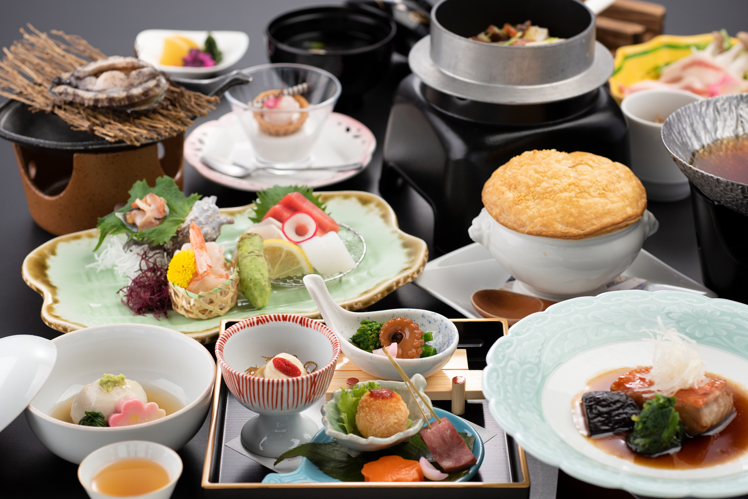 ニュー八景園 夕食グレードUP◎贅沢海の幸「あわびの踊り焼き」に伊豆名物「金目鯛の煮付け」をプラス！＜あやめ会席＞