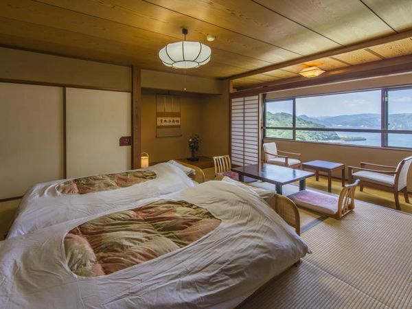 ホテル山田屋 和室にベッドを置いたツインルームです。