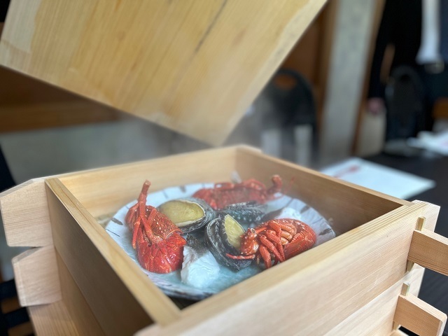 伊東小涌園 飲める温泉を使った「温泉蒸し料理」で心身ともにリフレッシュ♪ 「飲み放題」付