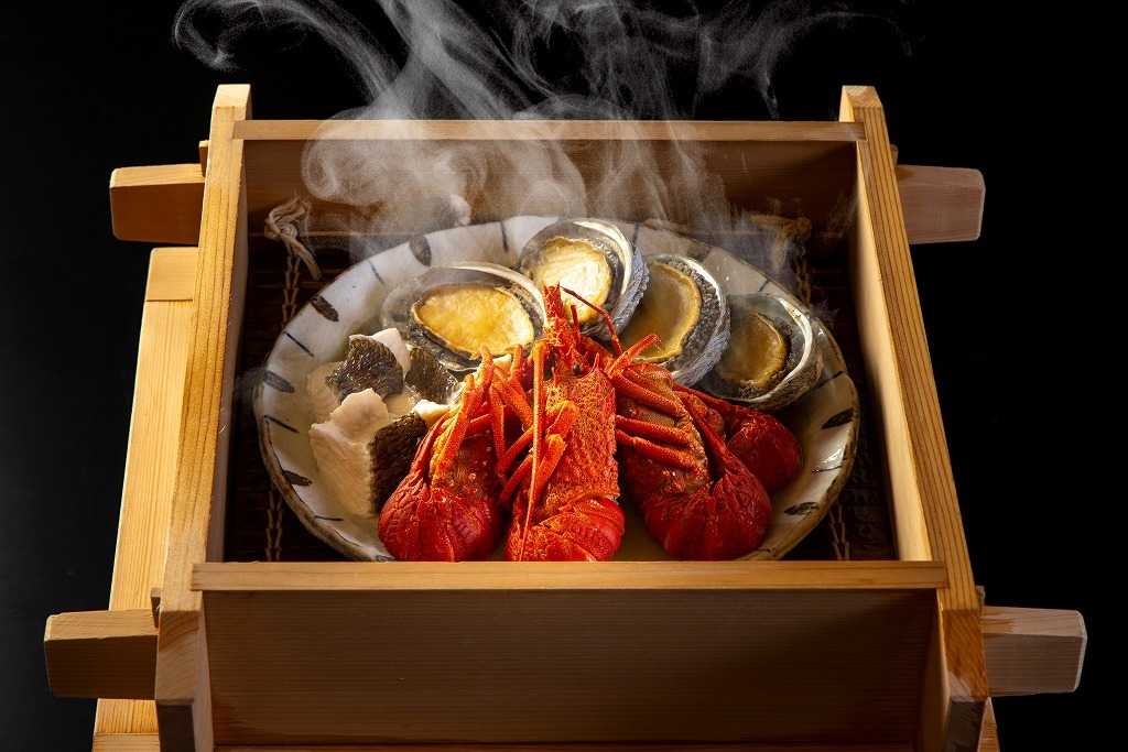 伊東小涌園 飲める温泉を使った「温泉蒸し料理」で心身ともにリフレッシュ♪ 「飲み放題」付