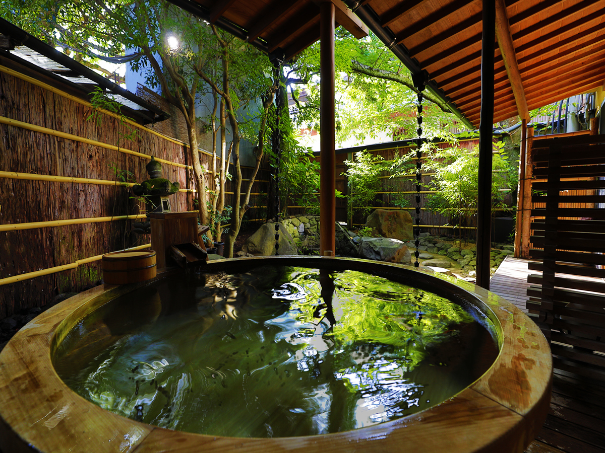 坂聖・玉樟園 石庭露天風呂