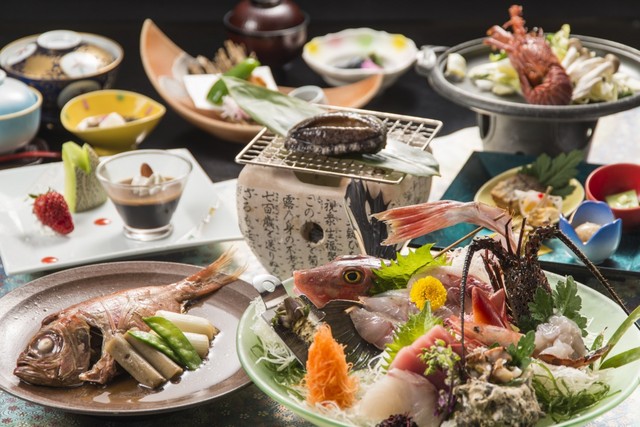 熱川大和館 《お料理グレードアップ》地魚姿盛りと伊勢海老、鮑の踊り焼き、金目鯛の姿煮付