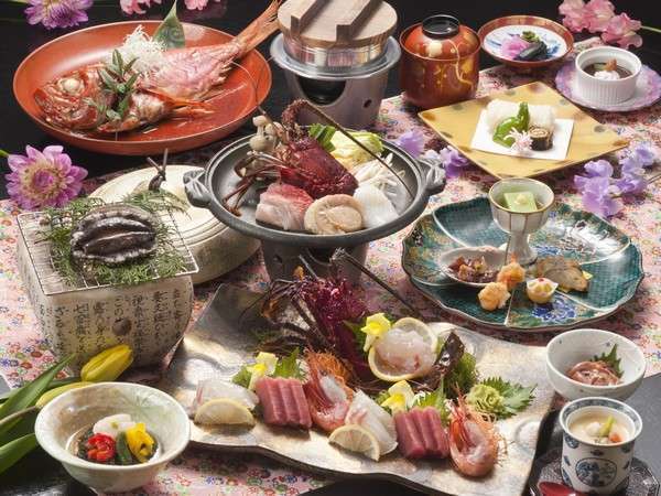 熱川大和館 《海鮮三昧スタンダード》伊勢海老お造り、鮑の踊り、金目鯛の姿煮付き