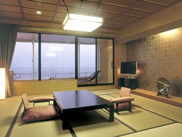 熱川大和館 露天風呂付き和室12.5畳「黄金（おうごん）の間」