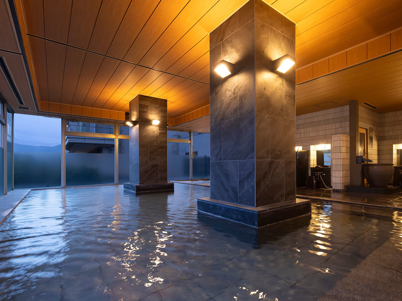 大江戸温泉物語Premium 伊東ホテルニュー岡部 【夕食なし・朝食付】観光にもビジネスにも♪遅いチェックインでもOK 1泊基本バイキング朝食付