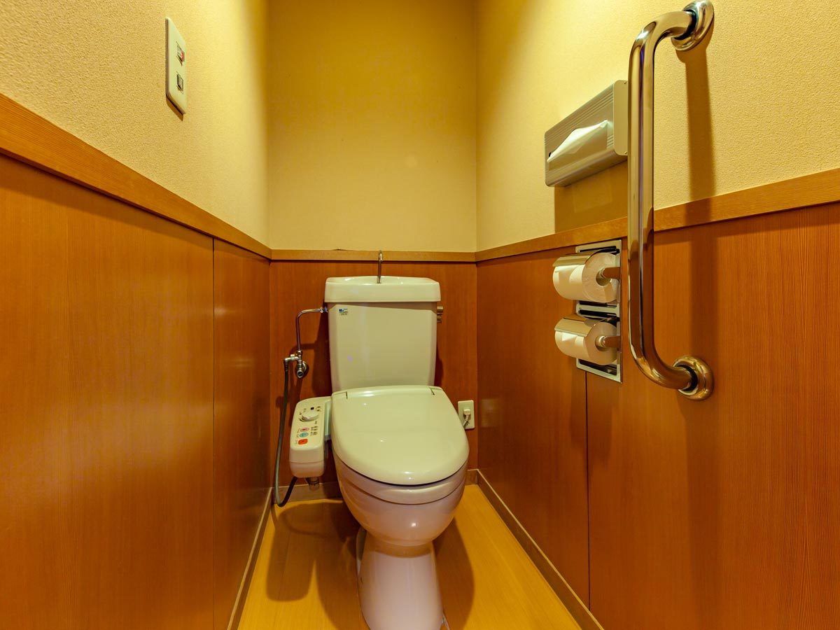 ホテル竹島 ～部屋タイプお任せ　トイレ～　ウォシュレット付き便座、...