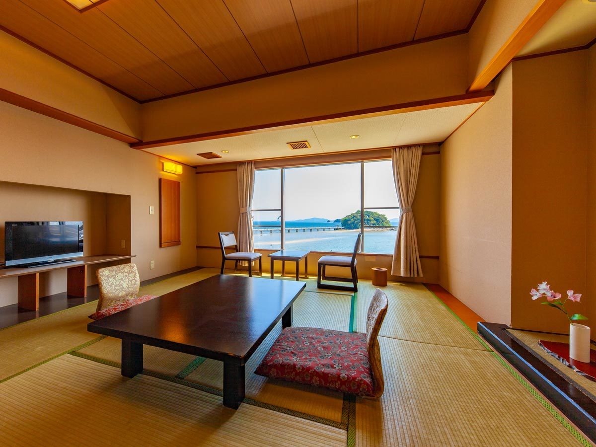 ホテル竹島 ～リーズナブル和室１０畳～　写真は５階以上の例ですが、...