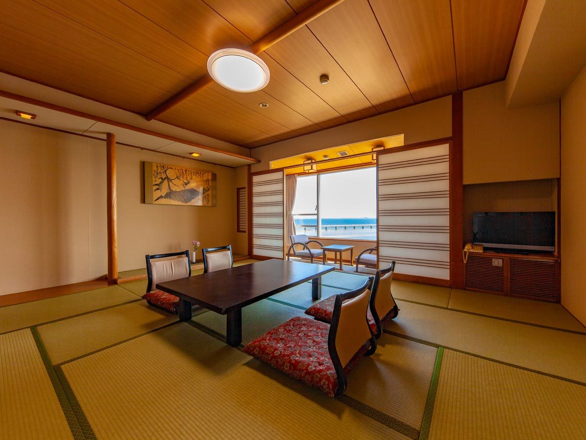 ホテル竹島 ～スタンダード　１２畳和室～　写真は５階以上の一例、２...