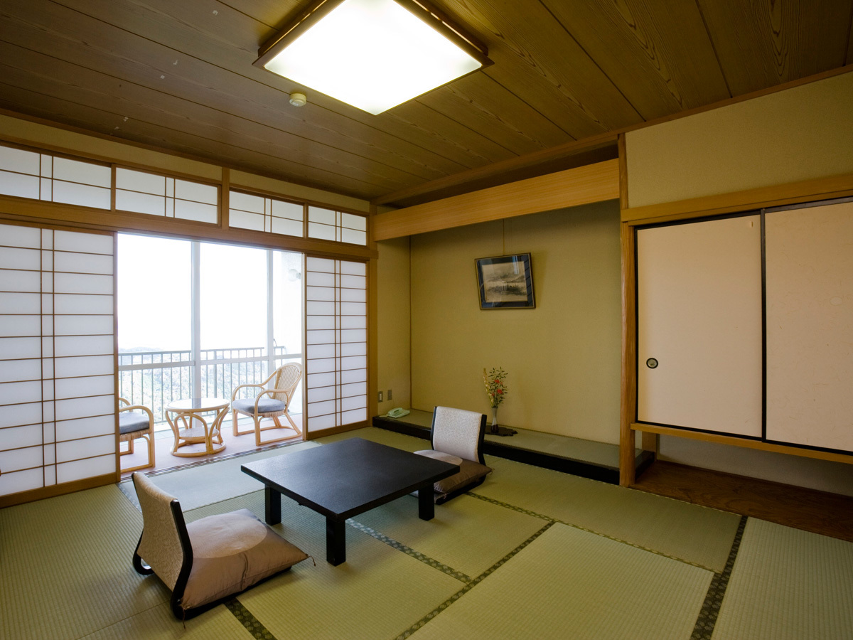 三河湾ヒルズ・ホテル ◆【和室10畳】海が見えるお部屋。バス・洗浄機付きトイレ付。