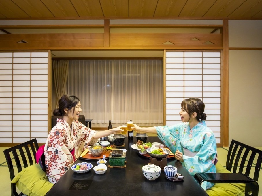 戸田家 《夕食｜お部屋食》海神会席｜絶景の部屋食＆豪華会席で特別なひとときを！温泉村に便利な嬉春亭