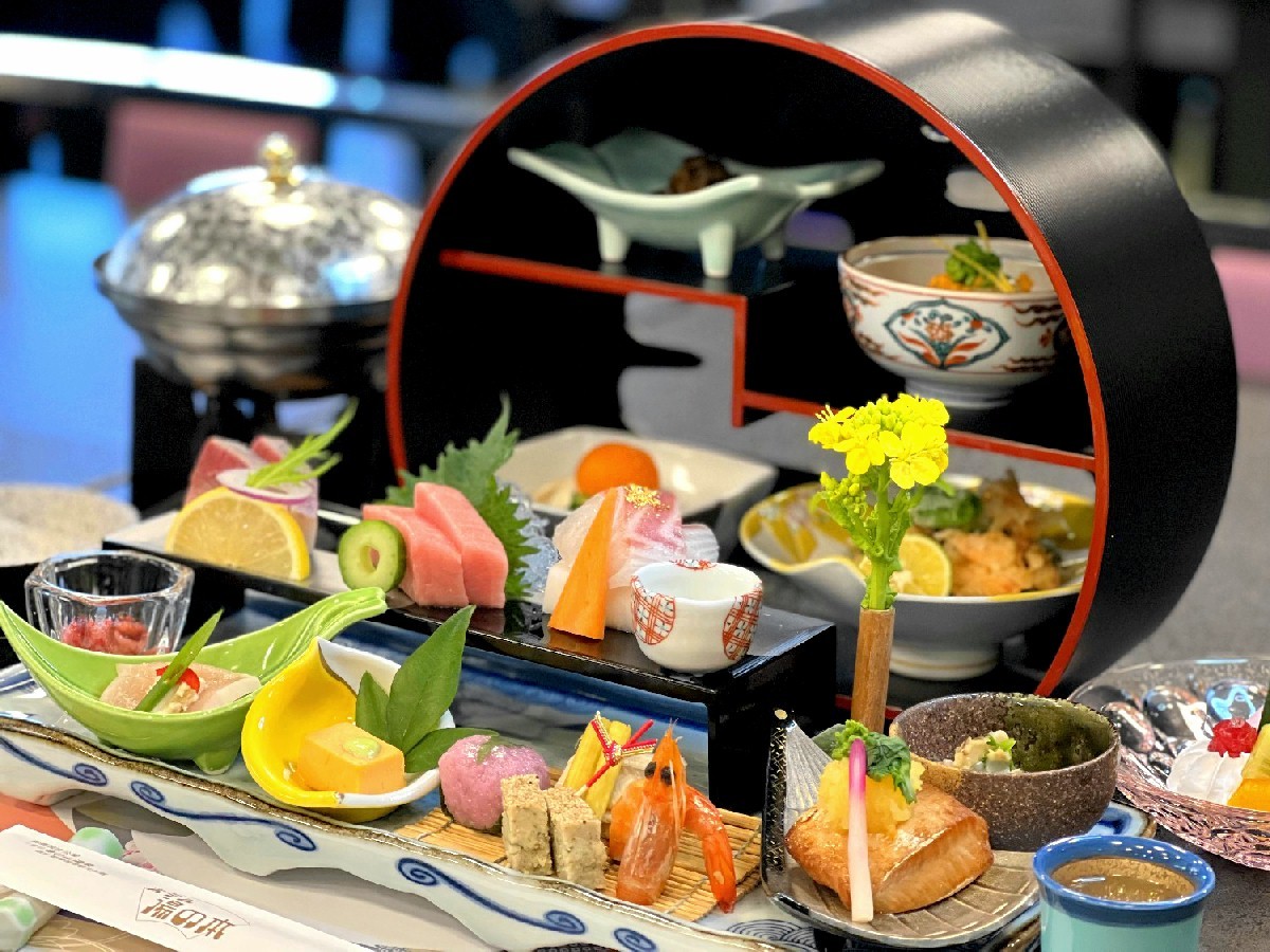 ホテル湯の本 【広間食│基本会席】◆一泊二食◆旬の味覚と湯の山温泉を満喫するスタンダードプラン