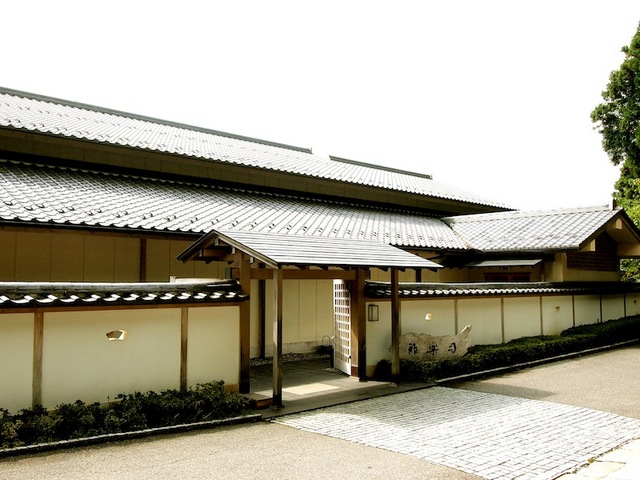 メナード青山リゾート 和風館「雅楽司」外観