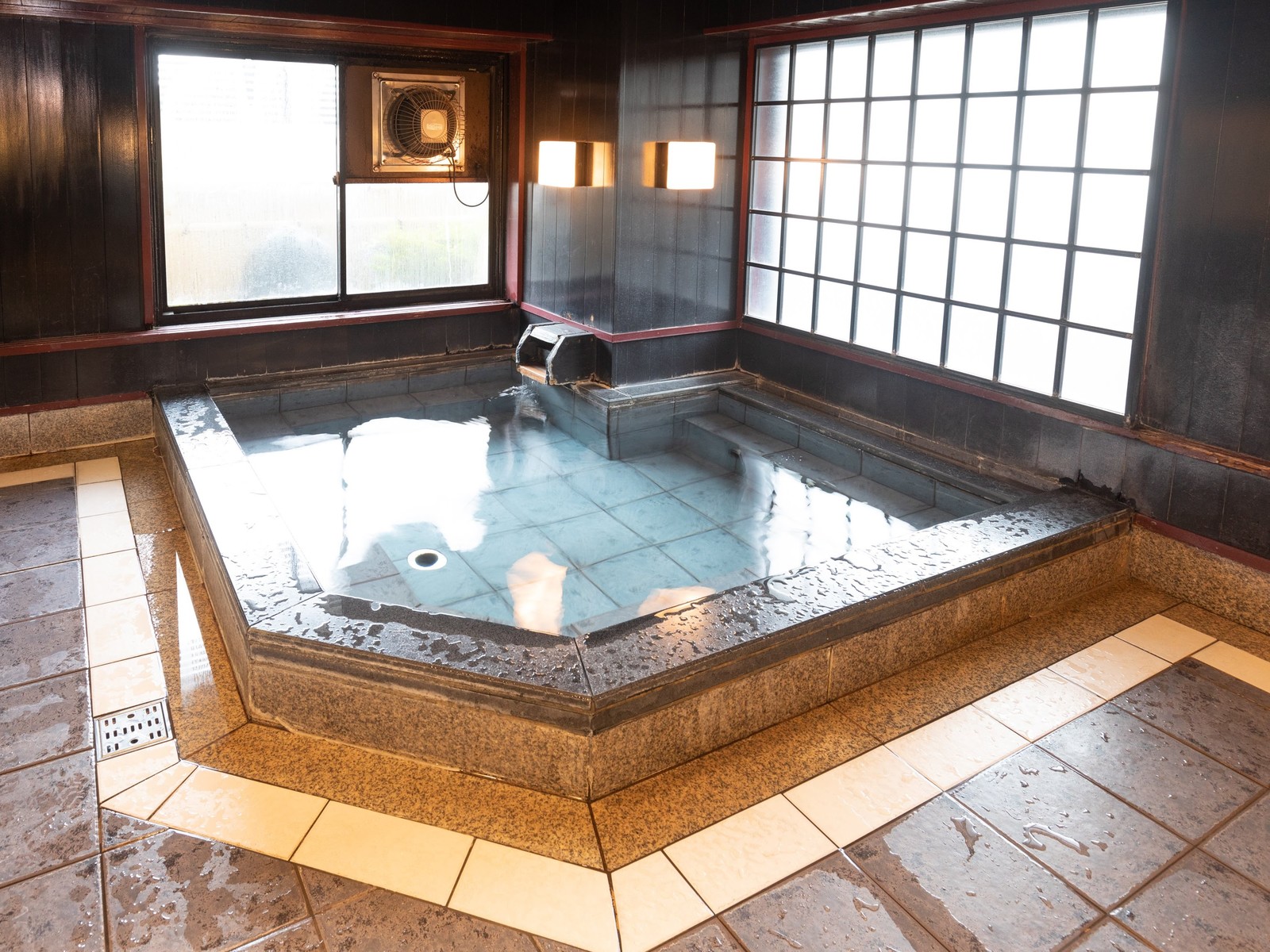 ホテルキャッスルイン鈴鹿 【素泊り】【24時間ステイプラン】◇12：00チェックイン-翌12:00チェックアウト★大浴場無料