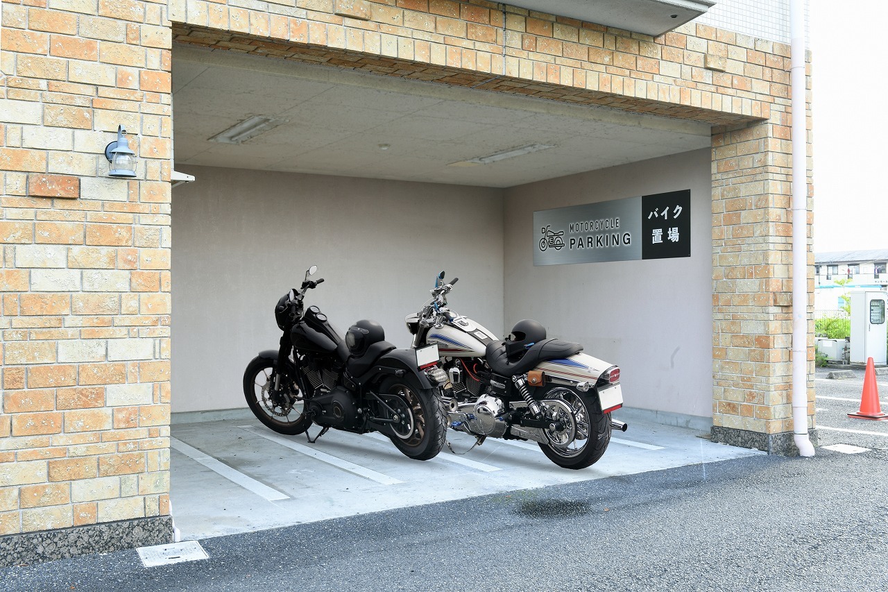 ホテルキャッスルイン鈴鹿中央 【朝食付】オートバイ・ツーリング歓迎！屋根付バイク駐車場確約で24H設置カメラでチェック