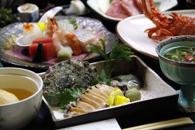 賢島の宿みち潮 【伊勢海老・鮑・黒毛和牛】美味し国の三大食材を手軽に楽しむ『グルメ派なあなた』のよくばりプラン