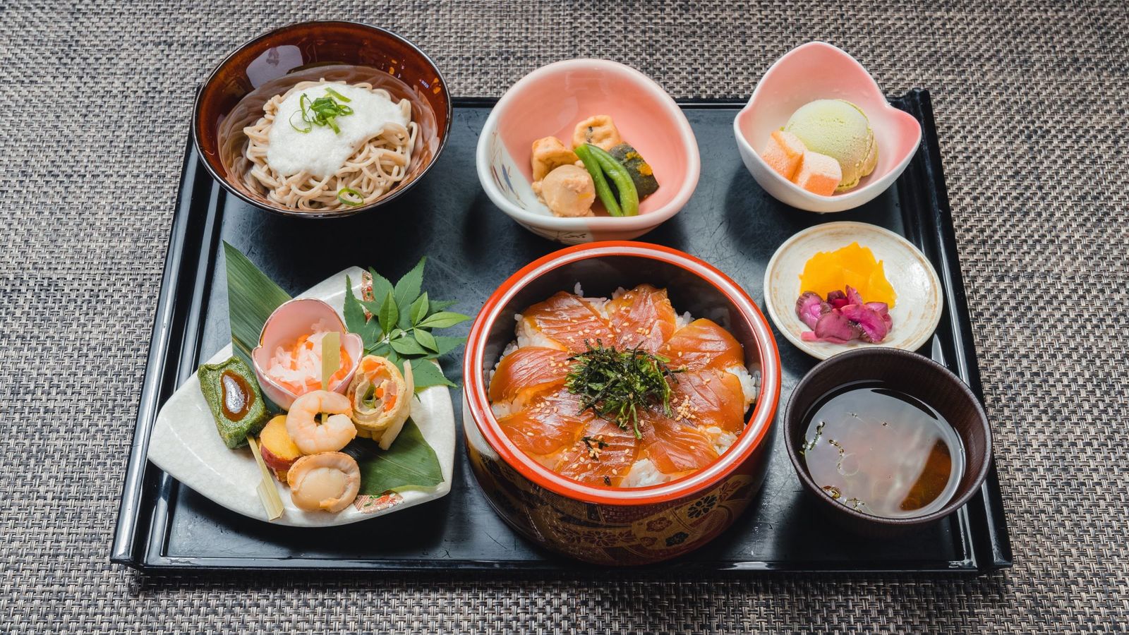EN HOTEL Ise 【2食付き】選べる伊勢料理御膳プラン＊てこね寿司or甘タレからあげ【和洋バイキング朝食】