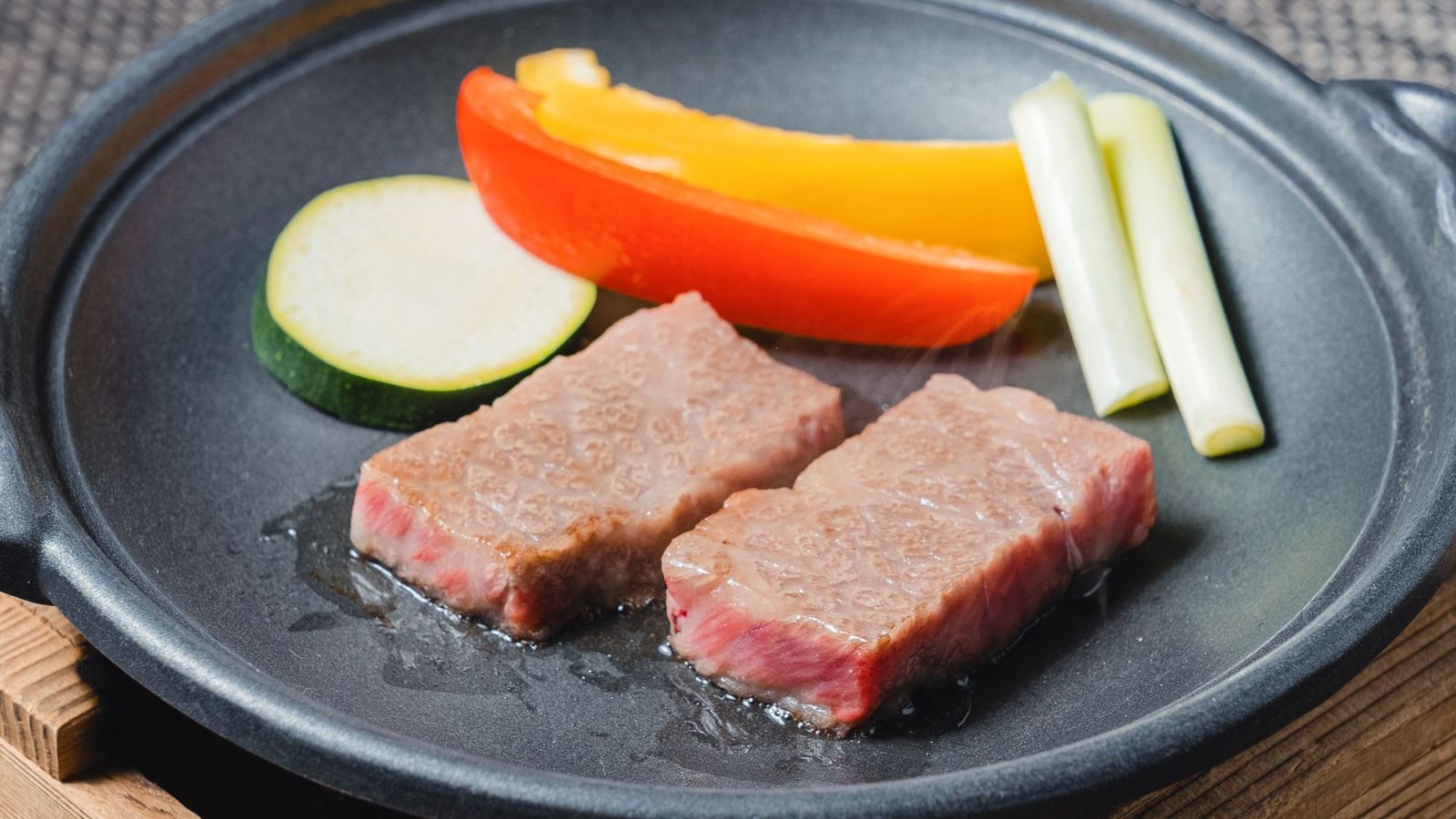 EN HOTEL Ise 【2食付き】日本三大和牛「松阪牛」陶板焼き御膳プラン【和洋バイキング朝食】