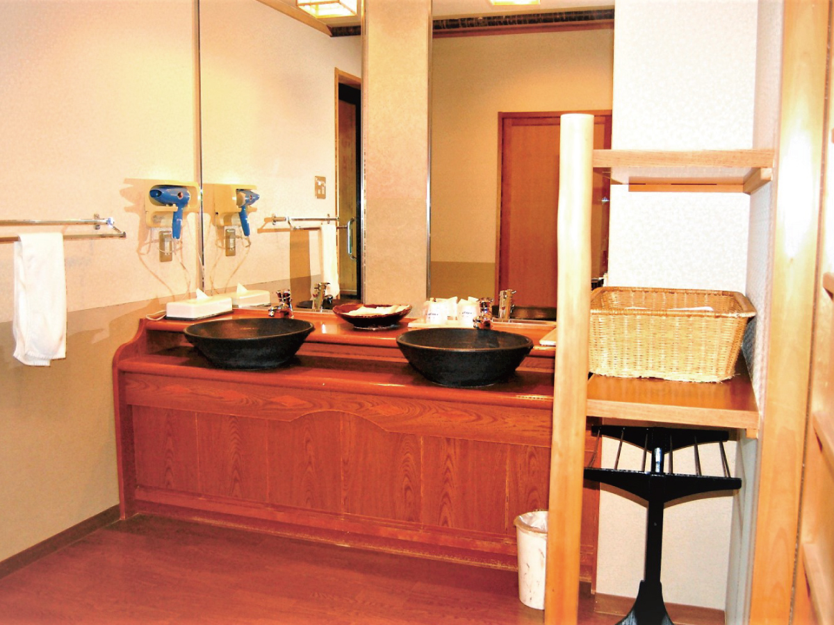 伊勢神宮のお膝元　鳥羽　胡蝶蘭 お部屋ご案内：「季和海」広々とした清潔感のあるパウダー...