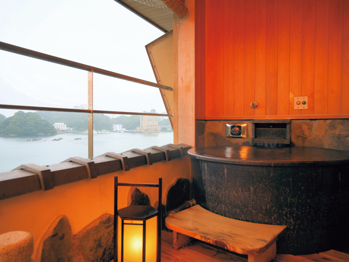 伊勢神宮のお膝元　鳥羽　胡蝶蘭 季和海(ときなごみ)12+6畳の陶器露天風呂（一例）