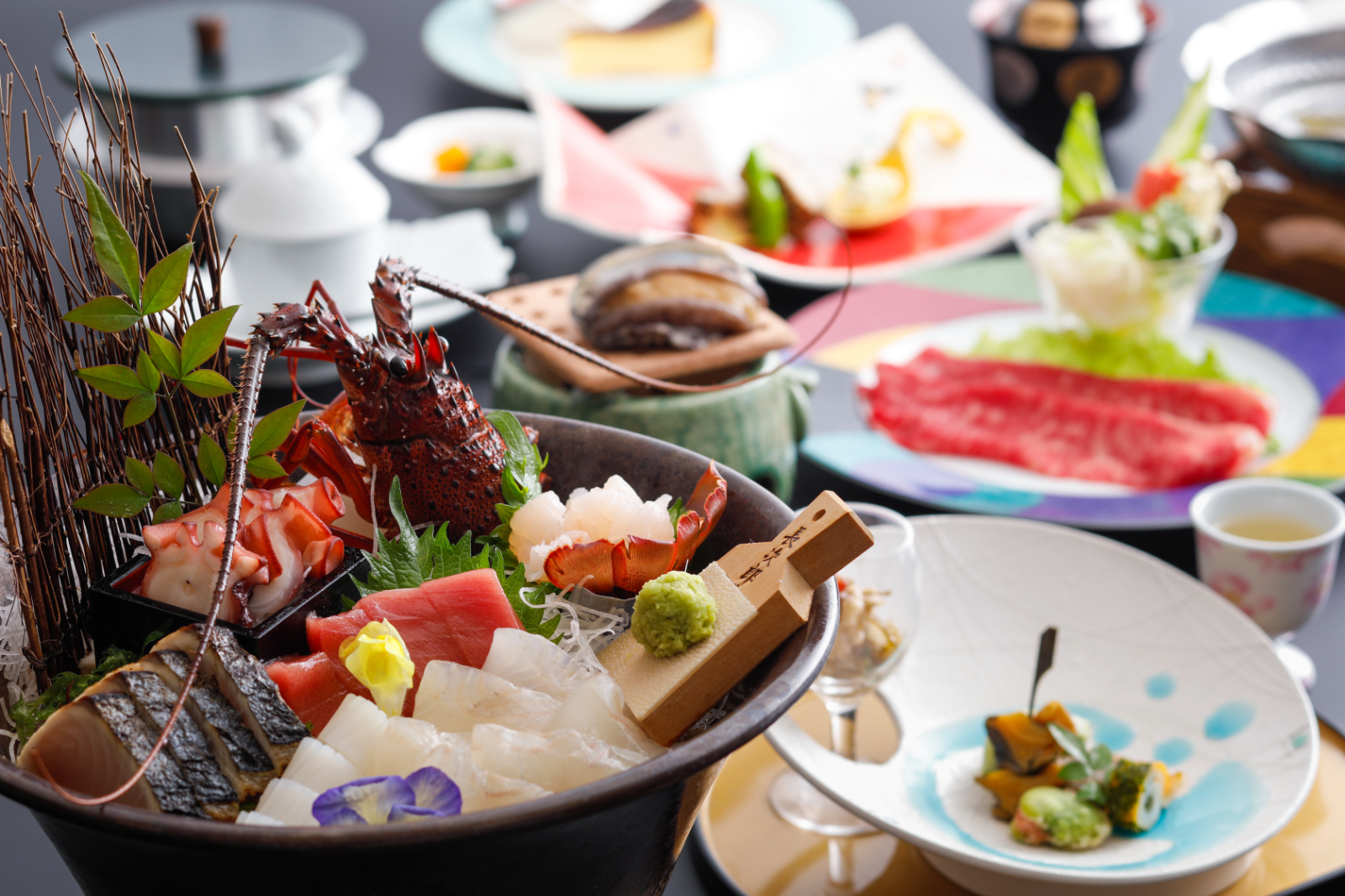 鳥羽ビューホテル 花真珠 【基本会席】新鮮な「伊勢海老」造り+「鮑」は“グツグツ”陶板焼きで♪