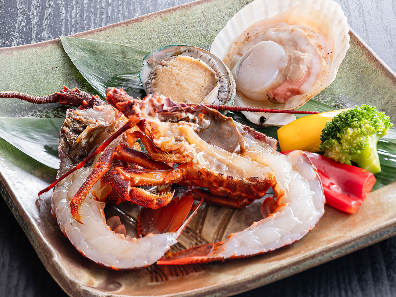 TAOYA南志摩 【グルメプラン】豪華海鮮焼き（活〆鮑・ホタテ・ミナミイセエビ）付1泊2食 基本バイキングプラン