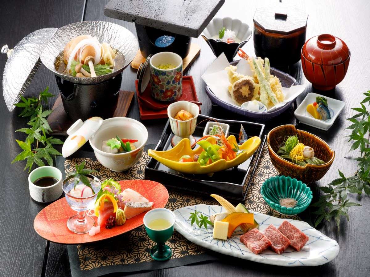 湯の山温泉　彩向陽 【人気のスタンダードプラン】　三重和牛を香ばしく味わう！熱々「和牛溶岩焼き」会席プラン