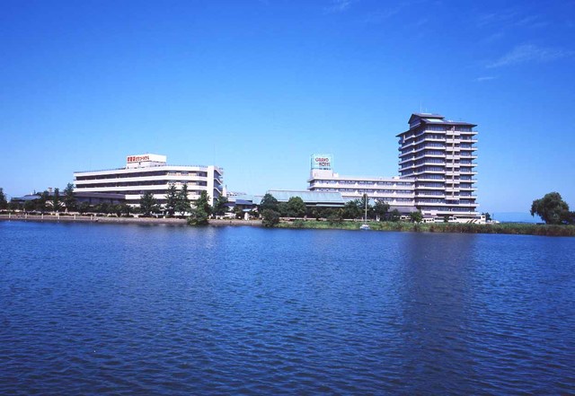 琵琶湖グランドホテル 【グランドホテル　東館】　夏休みファミリープラン　夕食：ハーフバイキング　朝食：バイキング　7/20～8/27