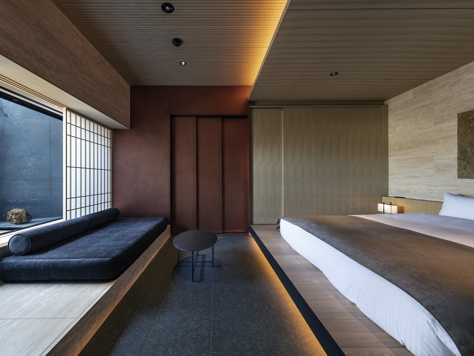 hotel tou nishinotoin kyoto テラス付touプレミアムキング　31㎡　ベッド幅200ｃｍ