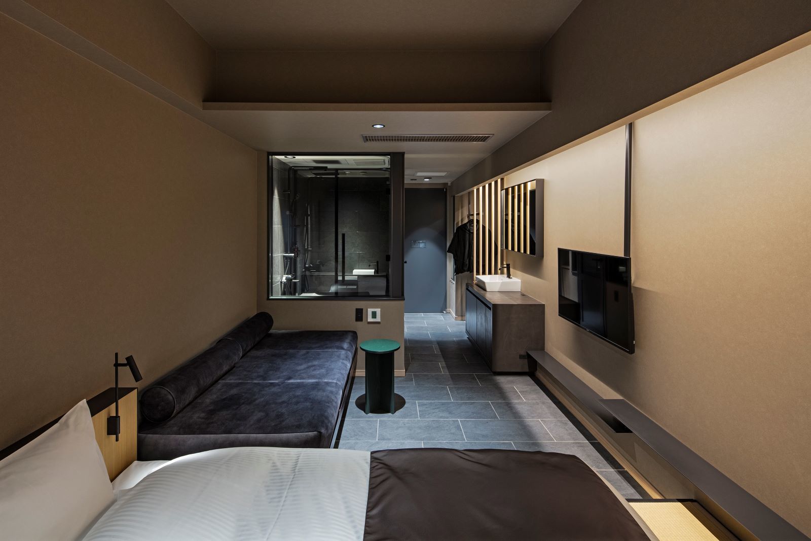 hotel tou nishinotoin kyoto スーペリアクイーン 21㎡　　ベッド幅160ｃｍ