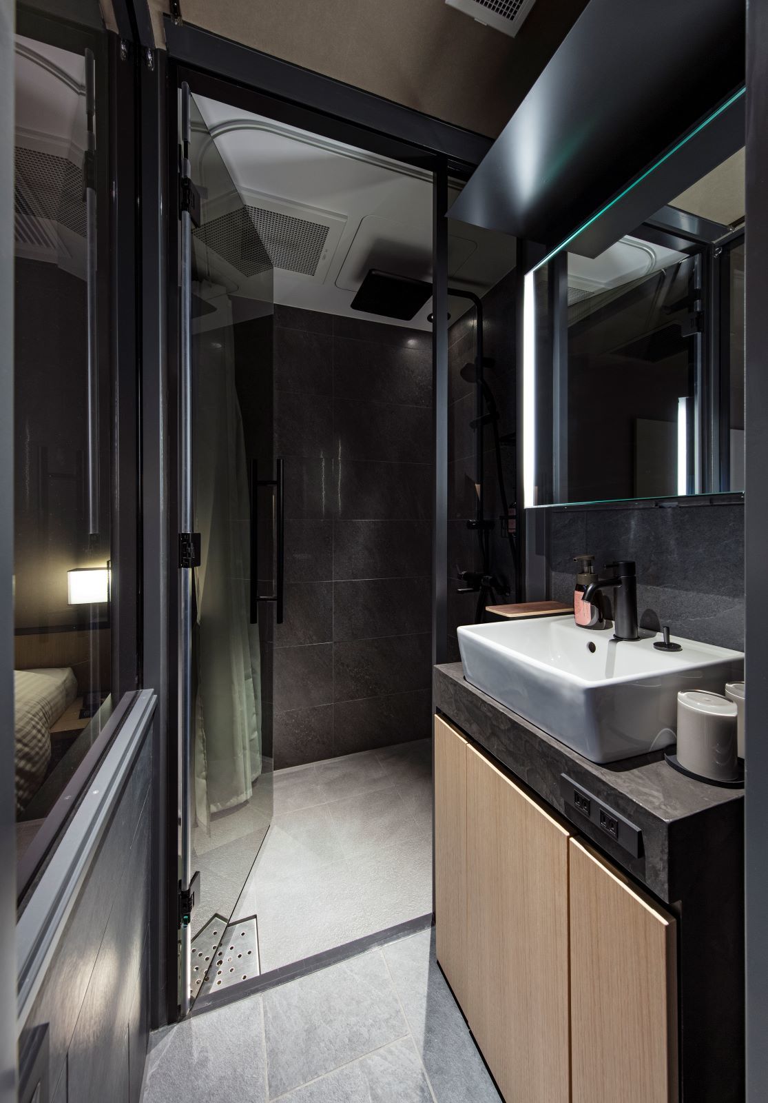 hotel tou nishinotoin kyoto デラックスツイン_シャワーブース
