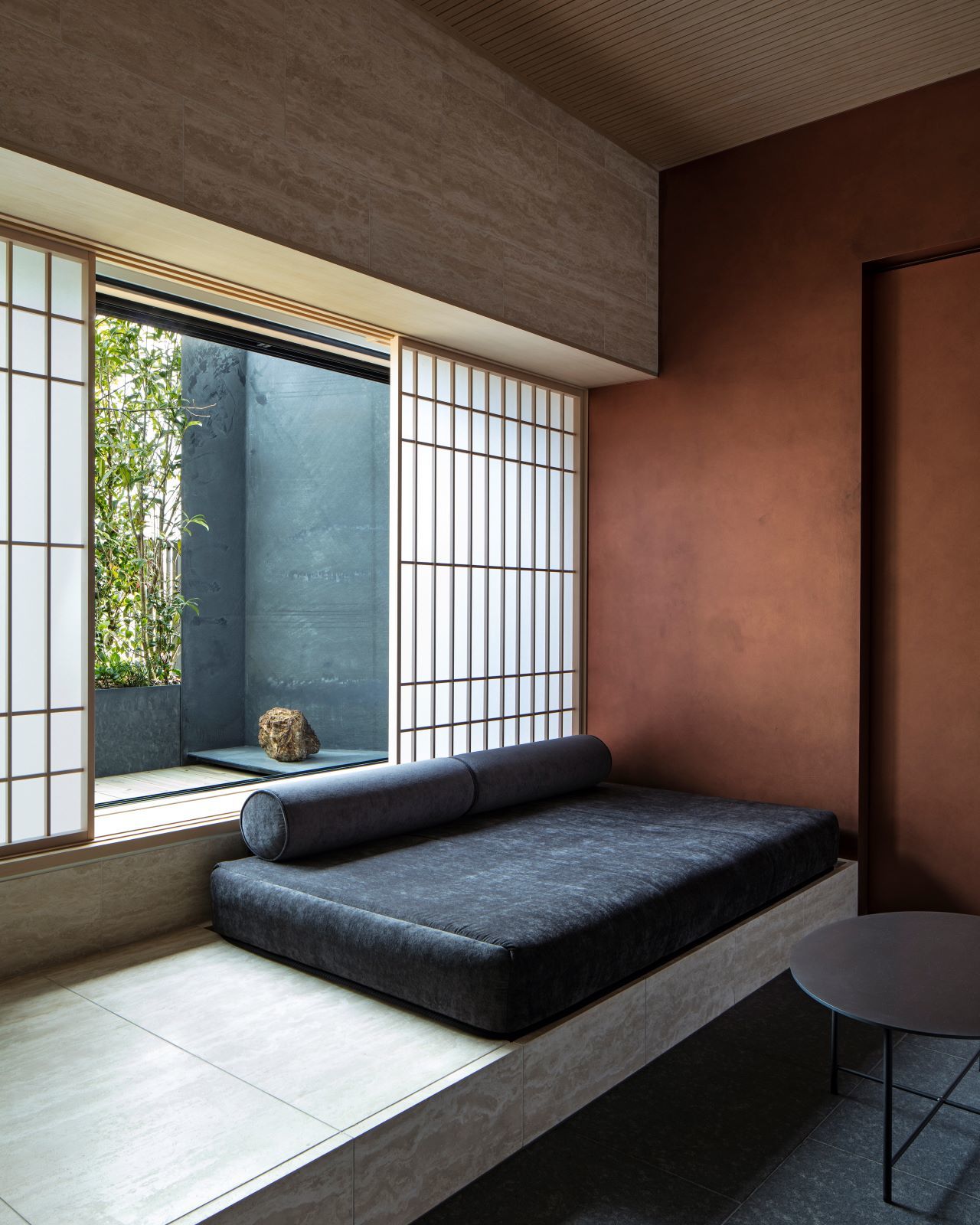 hotel tou nishinotoin kyoto テラス付touプレミアムキング　ソファー