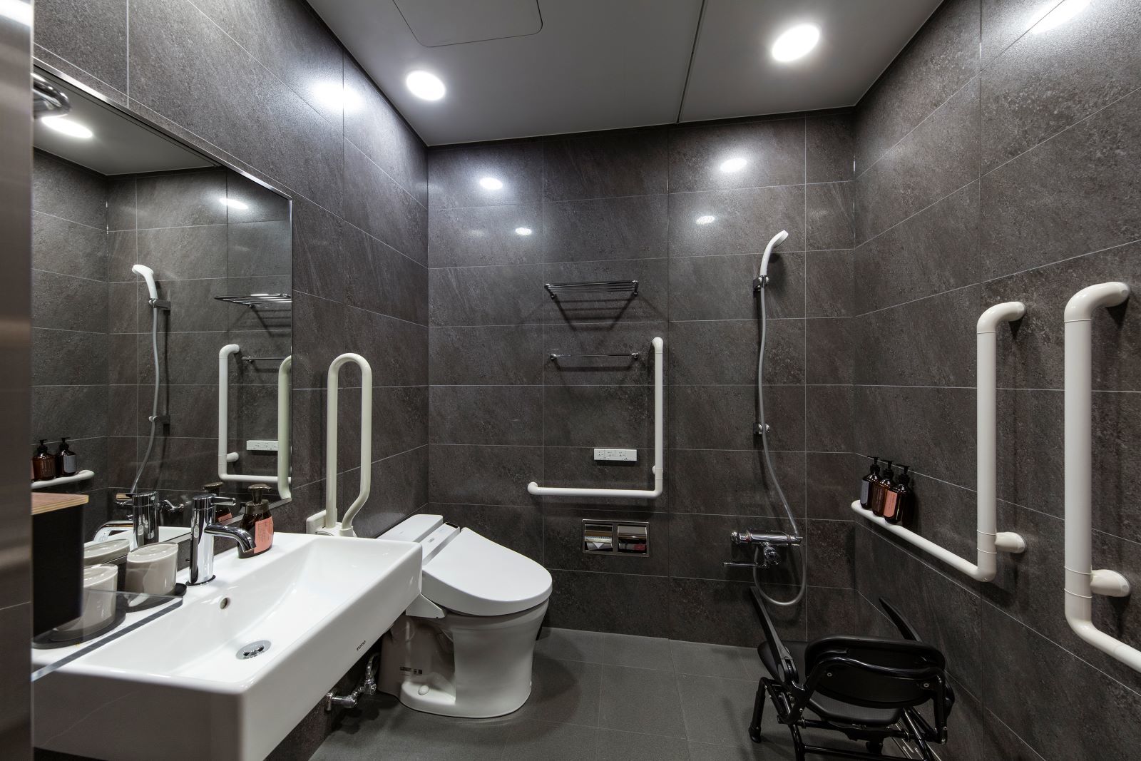 hotel tou nishinotoin kyoto アクセシブルツイン_バスルーム