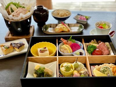 京都梅小路　花伝抄 【高雄 もみぢ家×花伝抄】≪期間限定6/1～9/21≫京旅行の思い出に「川床席」で贅沢夕食。非日常なひと時を