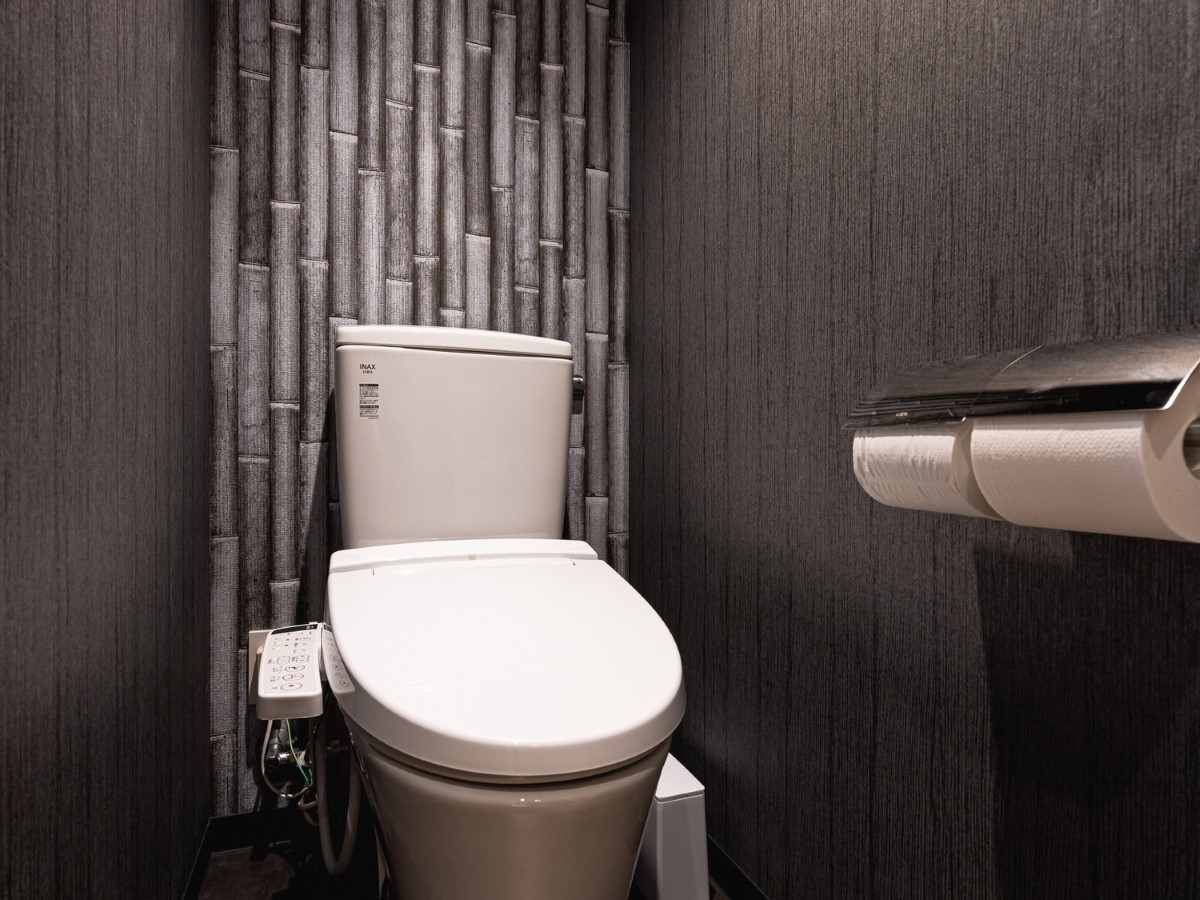 ラ・ジェント・ホテル京都二条 【デラックスツイン】トイレ空間でも和を感じられるデザイン。