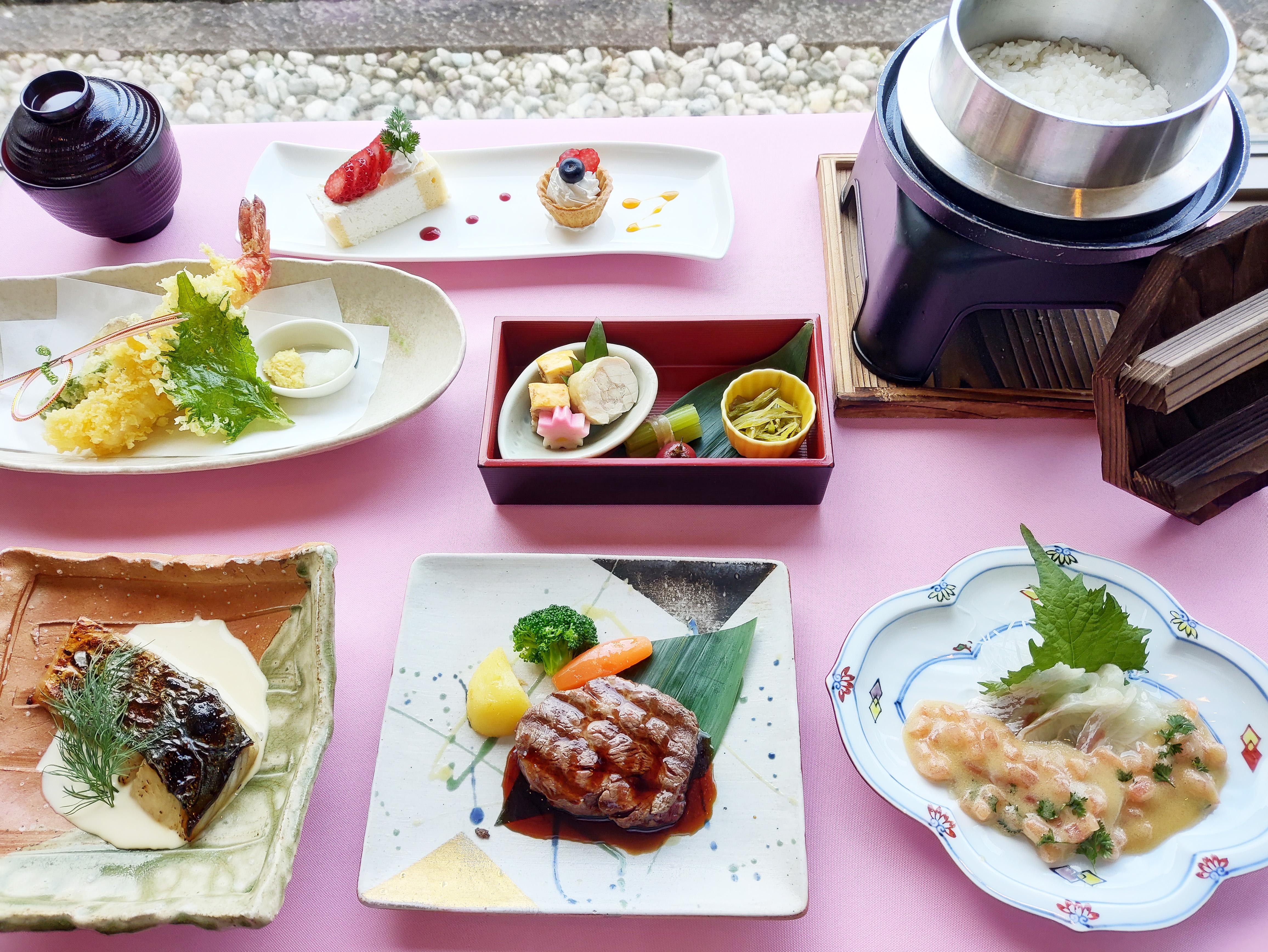 ベルビューガーデンホテル関西空港 組数限定! 夕食は庭園眺望の半個室確約！【一泊二食付き和洋会席満喫プラン】