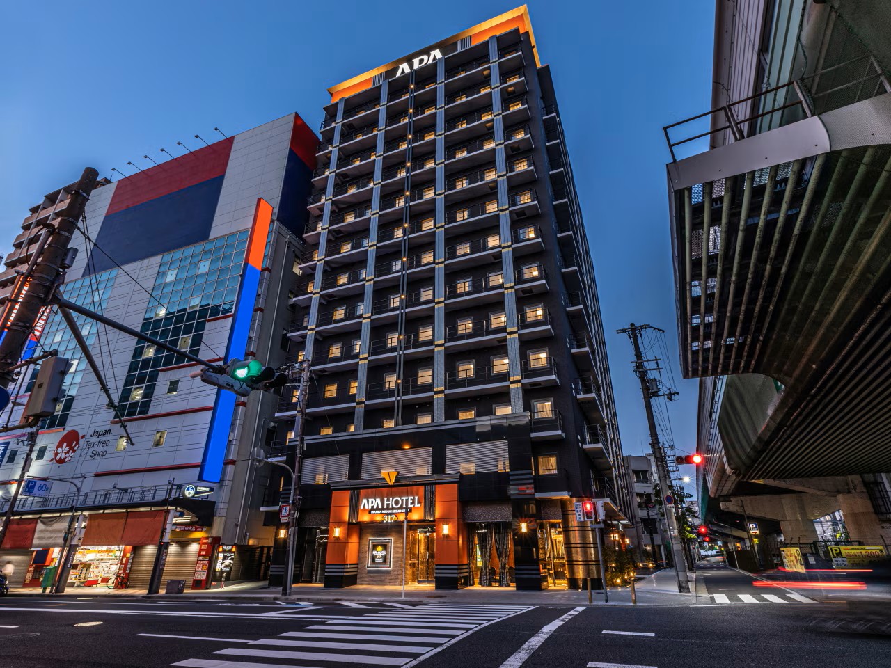 アパホテル〈なんば南 恵美須町駅〉