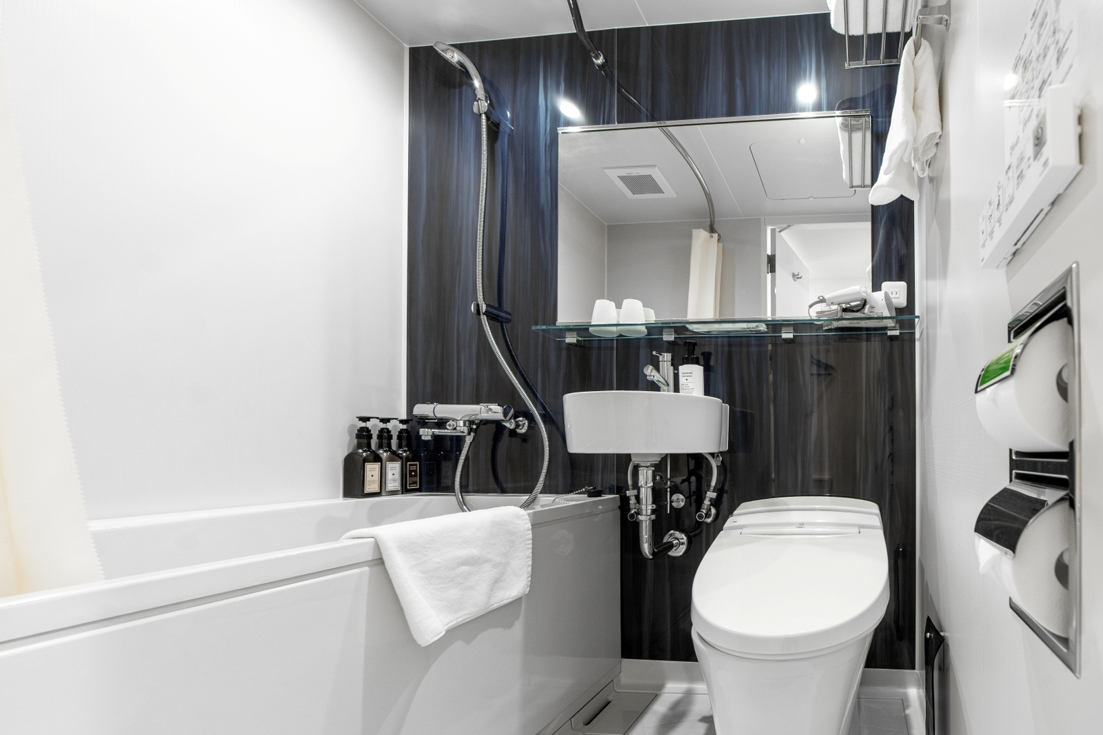 変なホテルエクスプレス大阪 なんば日本橋アネックス セミダブルルーム／ユニットバス