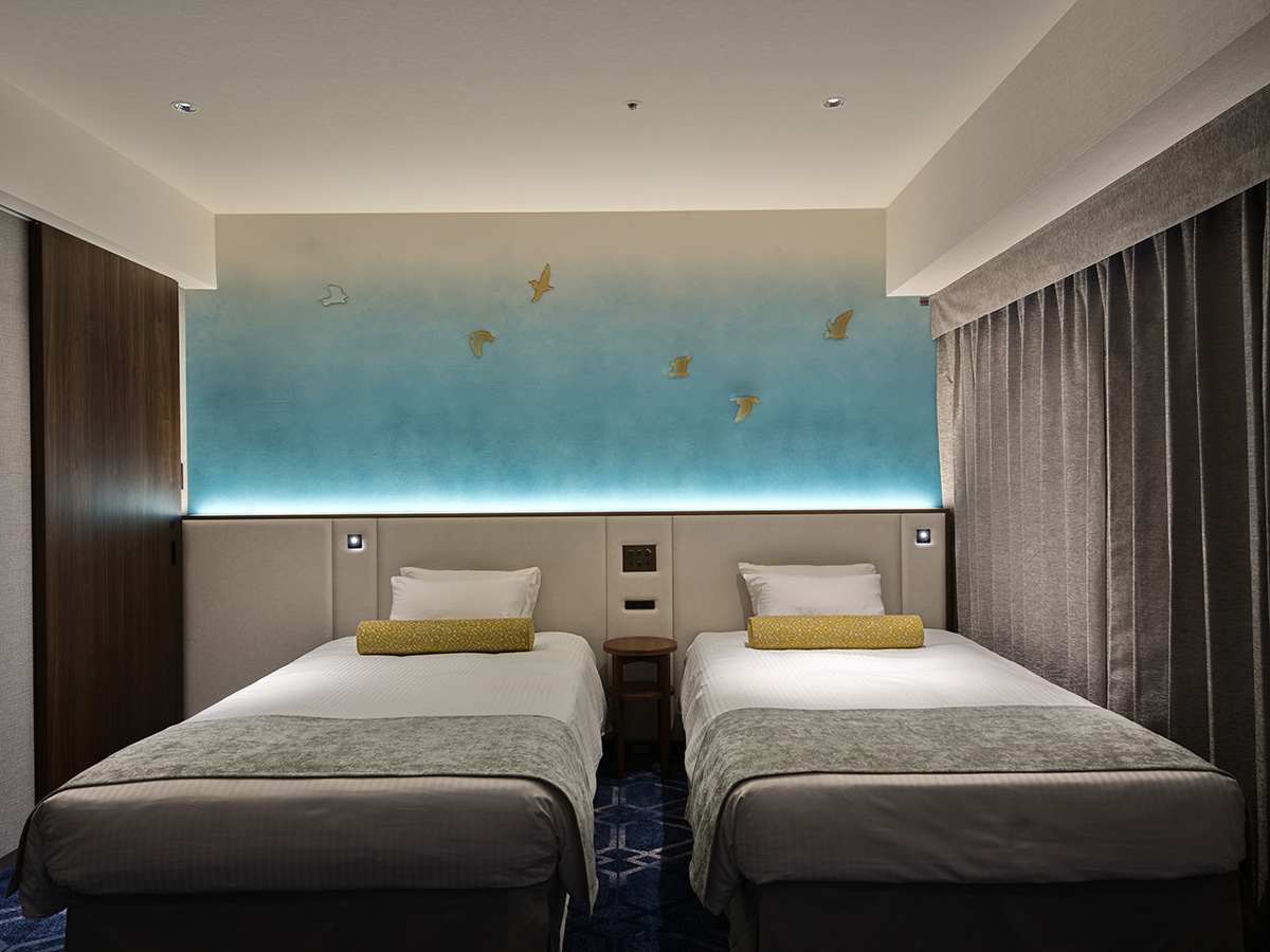 ホテル日航姫路 【エグゼクティブツイン】テーブルやチェアにもこだわり、...