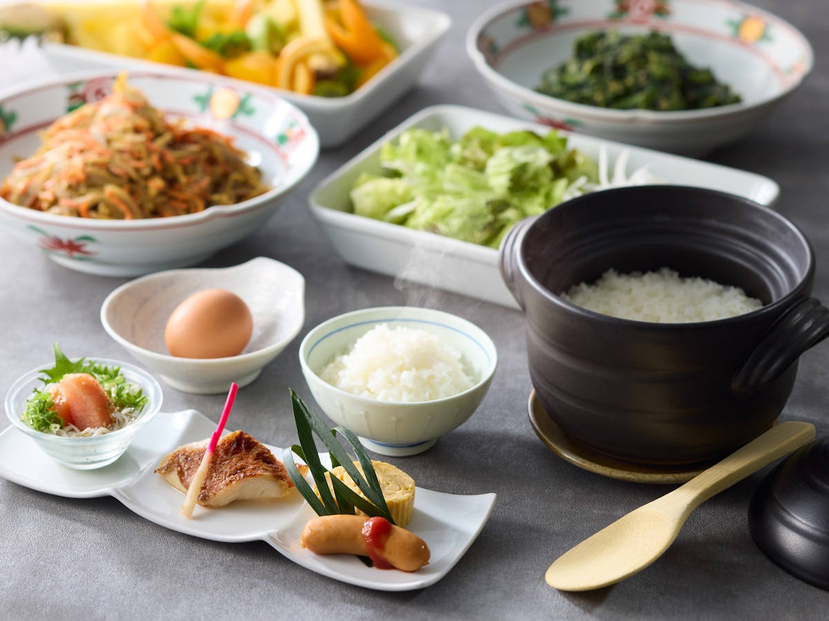 TOTOシーウィンド淡路 【朝食付き】できたての土鍋窯炊きご飯と“ごはんのお供”を味わう和朝食ハーフバイキング＜朝食のみ＞