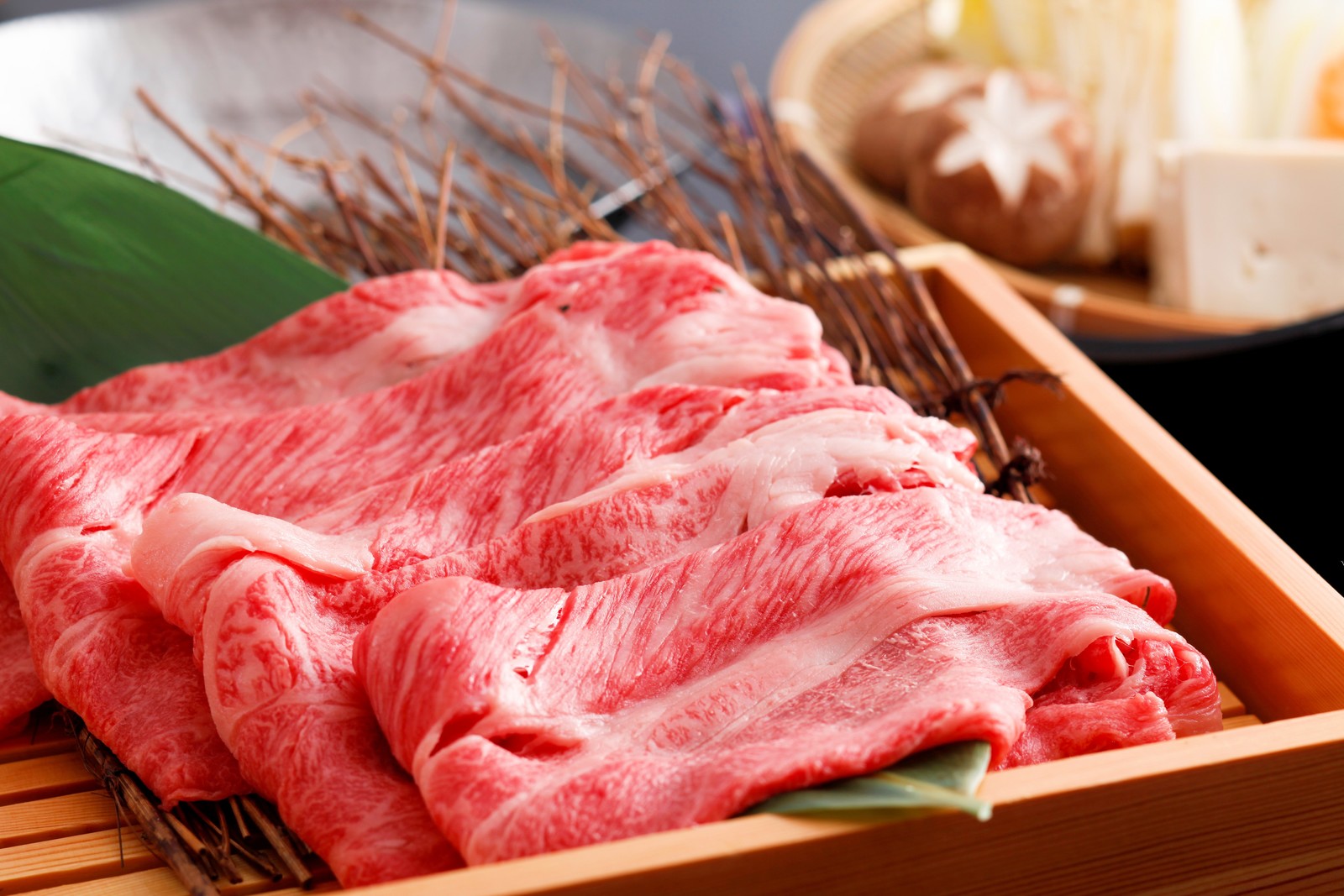 朝野家 【冬季限定】ずわいがに1枚と特選但馬牛すきやき付！かにの旬彩膳(ずわいがに1.0杯使用)昨年二番人気！