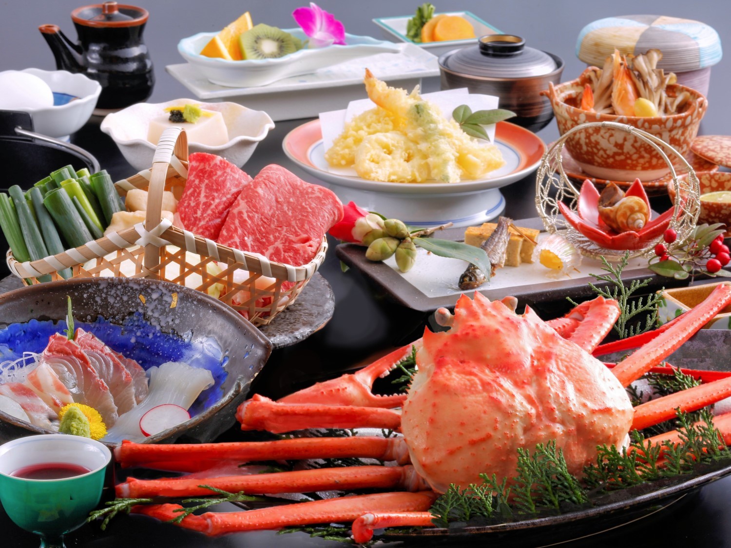 朝野家 【期間限定】ご当地ブランド香住蟹（紅ずわいがに）姿盛りと但馬牛すきやき　香住蟹旬彩膳プラン