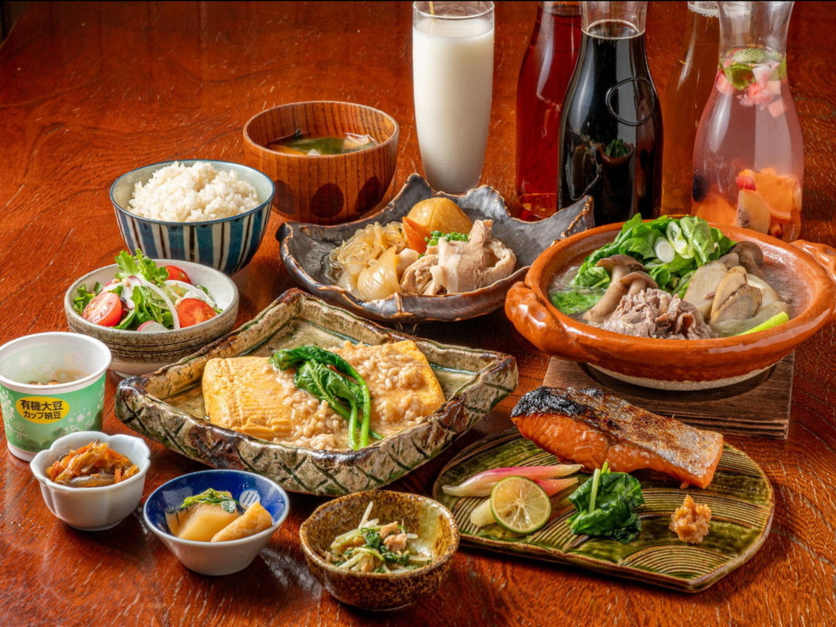 アパホテル〈神戸三宮〉 【朝食付き】淡路島直送！有機野菜たっぷりの選べる無添加定食　〇全室個別空調〇