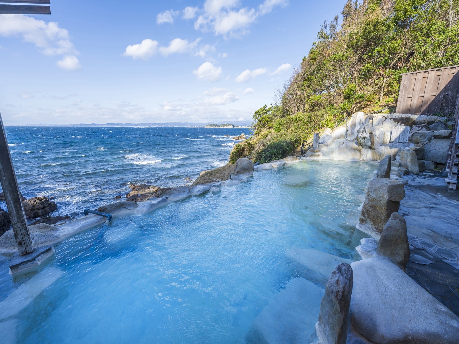 浜千鳥の湯　海舟 【素泊まり】源泉かけ流し温泉を堪能★白浜唯一の混浴露天風呂で海と一体化！無料サービス満載♪