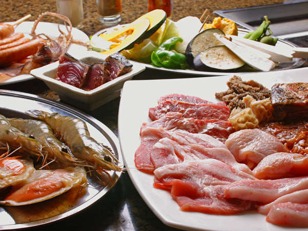 南紀すさみ温泉　ホテルベルヴェデーレ ☆【1泊2食付】【南国リゾートBBQ】太平洋の夕日を望むウッドデッキ！旬の海鮮＆お肉食べ放題（ドリンク付）