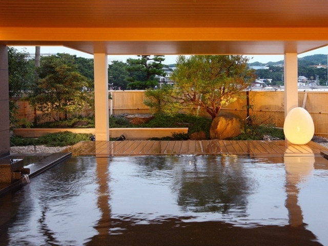 白良荘グランドホテル 【夏休み・団らん会席】マグロのお造里食べ放題！海水浴＆プールを満喫／会食場
