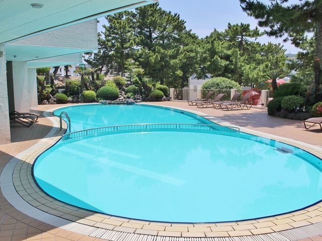 白良荘グランドホテル 【夏休み・団らん会席】マグロのお造里食べ放題！海水浴＆プールを満喫／会食場